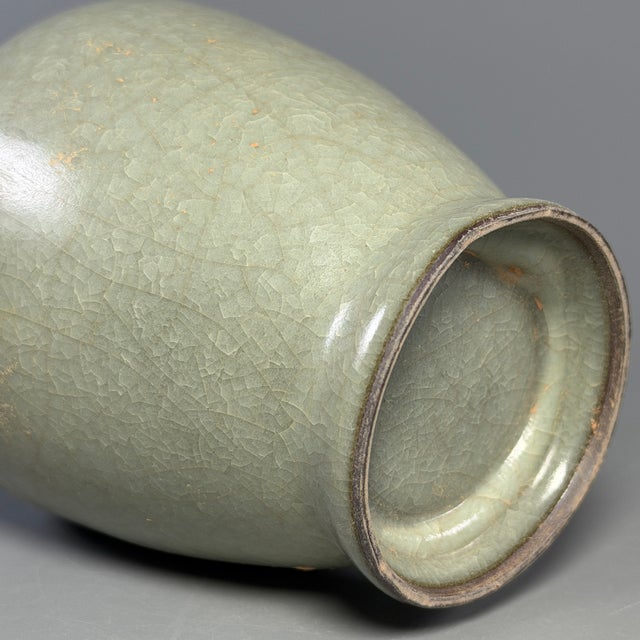 16th Century Antique Chinese Celadon Crackle‑Glaze Long‑Neck Porcelain Vase For Sale - Image 5 of 6
