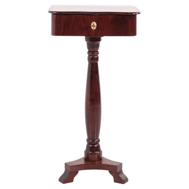 Antique Mahogany Lamp Table with Column Base and Lock, 20th Century For Sale - Image 10 of 10