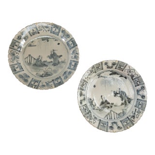 20th Century Pair of Chinoiserie Kraak Style Blue and White Wall Plates For Sale