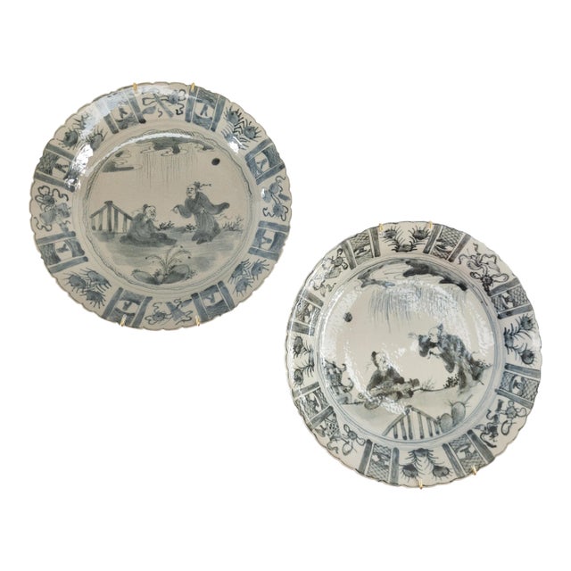 20th Century Pair of Chinoiserie Kraak Style Blue and White Wall Plates For Sale