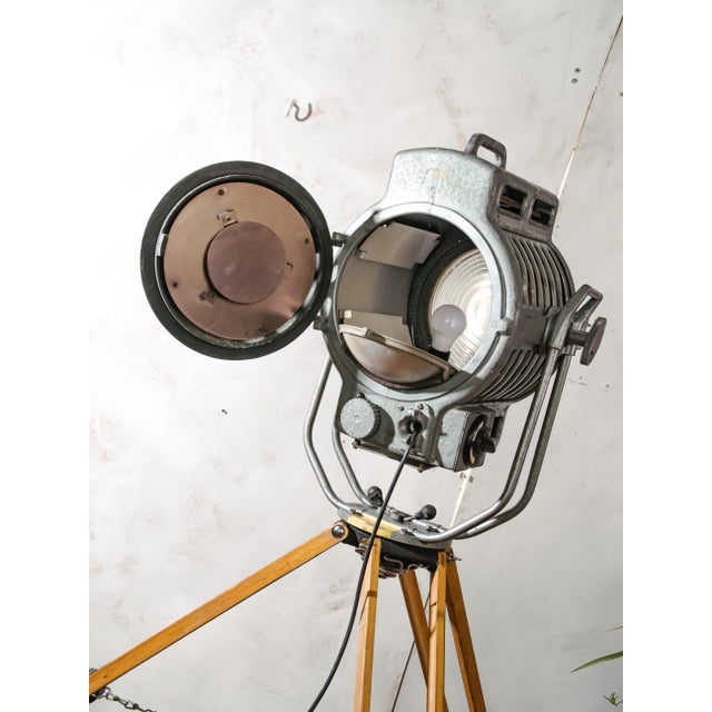 Grey 2KW Fresnel Spotlight Floor Lamp with Tripod from Arri, Germany, 1950s For Sale - Image 9 of 18