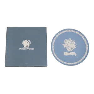 Wedgwood Jasperware Blue Mothers Day 1990 Iris Flowers Plate in Box