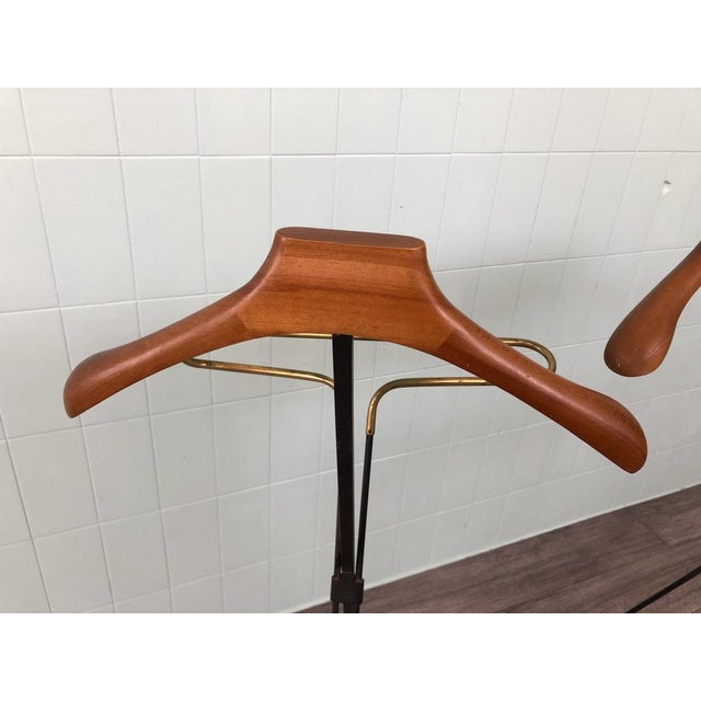 Vintage Italian Folding Servomuto Coat Hangers in Beech, Metal and Brass, 1950s, Set of 2 For Sale - Image 6 of 16
