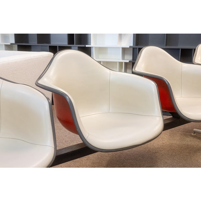 1950s Charles & Ray Eames Herman Miller Tandem 4 Seat Fiberglass Shell Chair Bench For Sale - Image 5 of 8