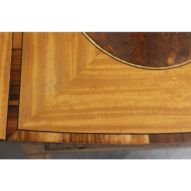 19th Century George III English Satinwood and Mahogany Pembroke Table For Sale In West Palm - Image 6 of 9