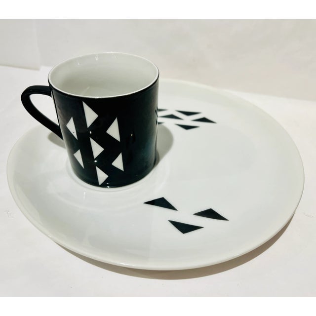 Mid 20th Century Vintage Jonas Roberts Domino Snack Tea Set Plates Cups - Set of 4 For Sale - Image 5 of 10