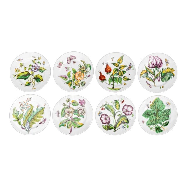 1990s 8 Magnificent Mottahedeh Porcelain Dinner Plates in Exotic Plant Pattern For Sale