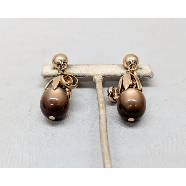 Mid-Century Modern Vintage Signed Napier Goldtone Brown Moonglow Cumquat Drop Clip Earrings-2 Pieces For Sale - Image 3 of 12