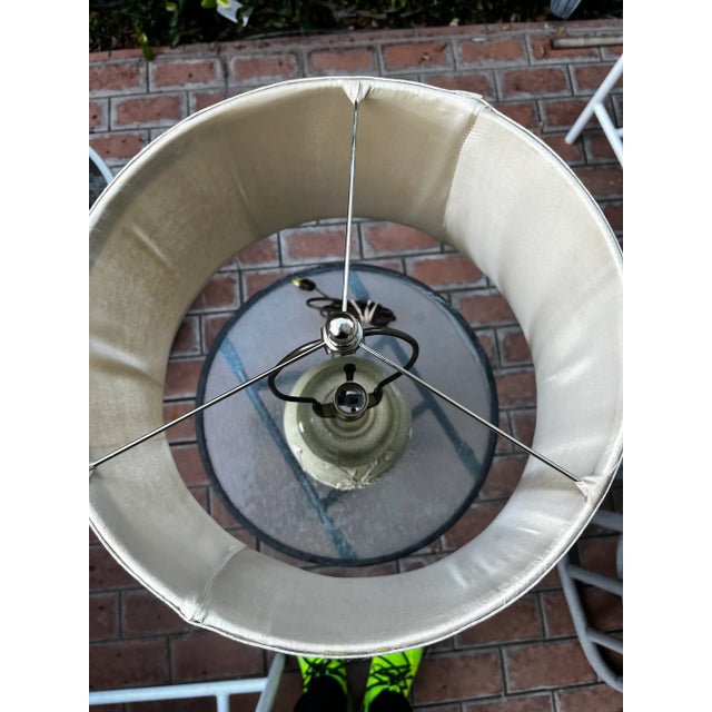 1940's Chinoiserie Chic Celadon Ginger Jar Table Lamp With White Floral Relief and New Custom Linen Shade For Sale In Palm Springs - Image 6 of 7