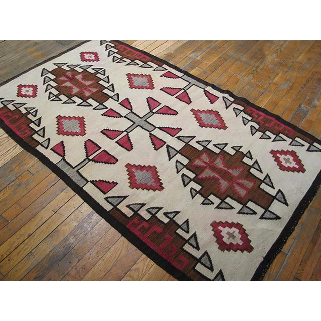 Tribal 1930s Ivory Gray Diamond Medallion Flat Weave Antique American Navajo Rug 3'6" X 6'0" Wool Carpet For Sale - Image 3 of 5