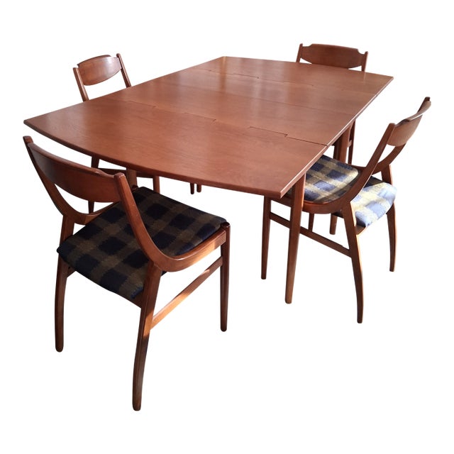 Mid 20th Century Drexel Drop Leaf Table With Four Chairs For Sale