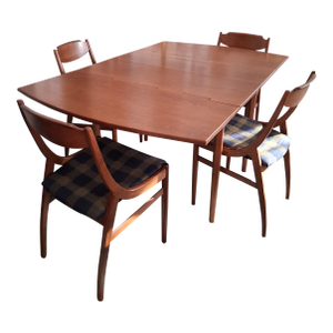 Mid 20th Century Drexel Drop Leaf Table With Four Chairs