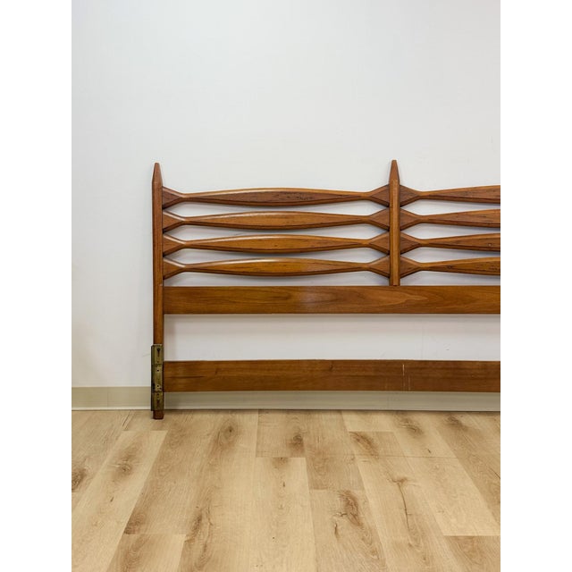 Heritage Vintage Heritage Furniture MCM Pointed King Headboard Mid Century Modern Bed For Sale - Image 4 of 17