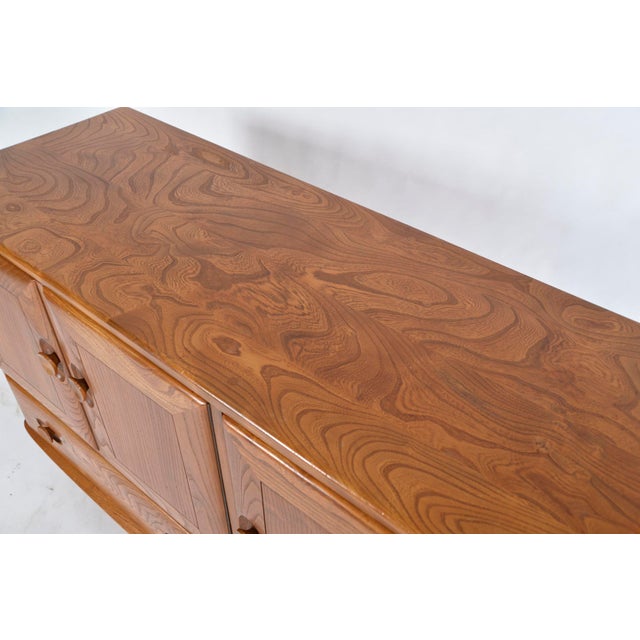 Mid-Century Modern Windsor Sideboard in Elm and Beech by Lucian Ercolani for Ercol, 1955 For Sale - Image 18 of 18