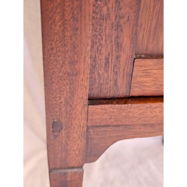 1910s Pair of English Mahogany Nightstands With Carved Floral Doors & Stone Tops For Sale - Image 9 of 18