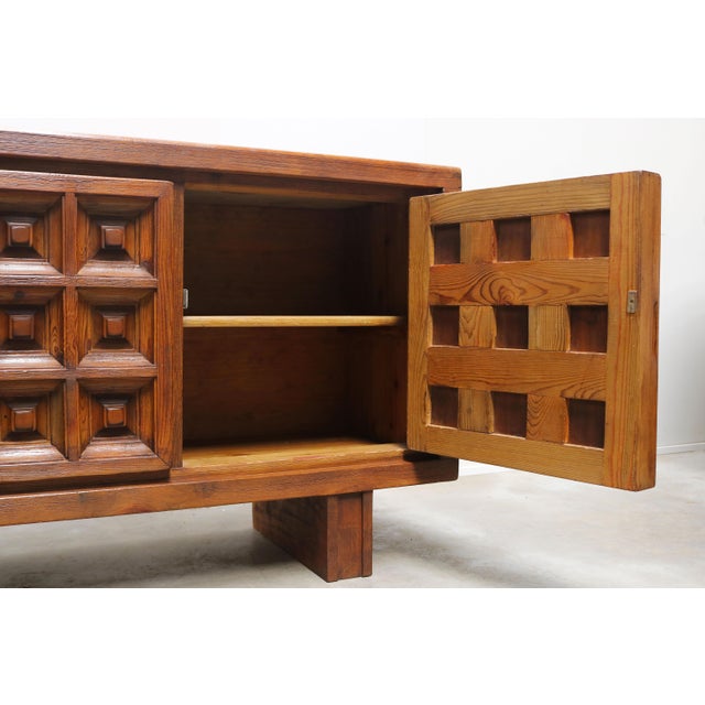 Brown Mid-Century Brutalist Sideboard in Stained Pine by Biosca, Spain, 1960 For Sale - Image 8 of 18