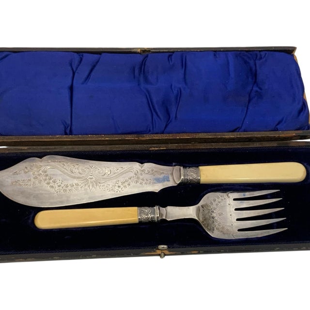 Cream Antique English Victorian H&s Ep Silver Plate Fish Serving Knife & Fork Set Bone Handles - 2 pcs with Original Case For Sale - Image 8 of 12