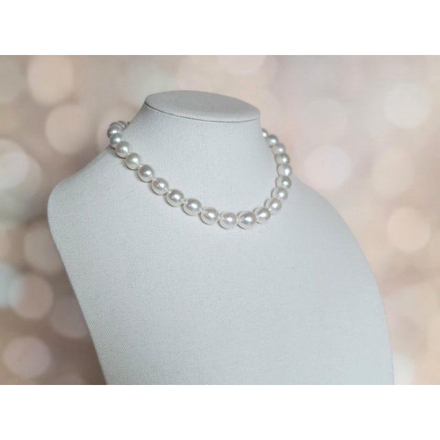 Metal South Sea White Pearl Necklace With 14k Gold Clasp For Sale - Image 7 of 11