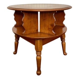 Vintage 1950’s Ethan Allen Kling Early American Maple Colonial Swivel Top Tiered Accent Table For Sale