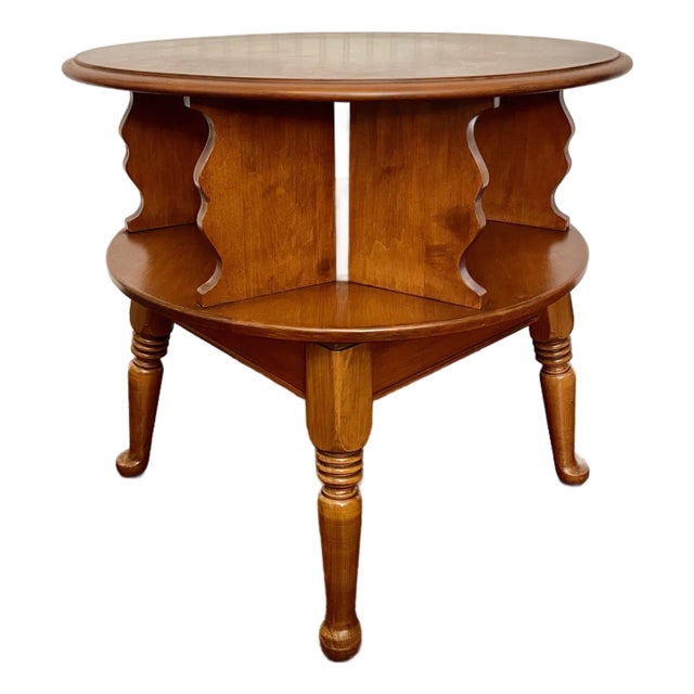 Vintage 1950’s Ethan Allen Kling Early American Maple Colonial Swivel Top Tiered Accent Table For Sale