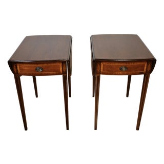 1920 Pair of English Hepplewhite Mahogany & Satinwood Inlay Pembroke Side Tables / End Tables For Sale