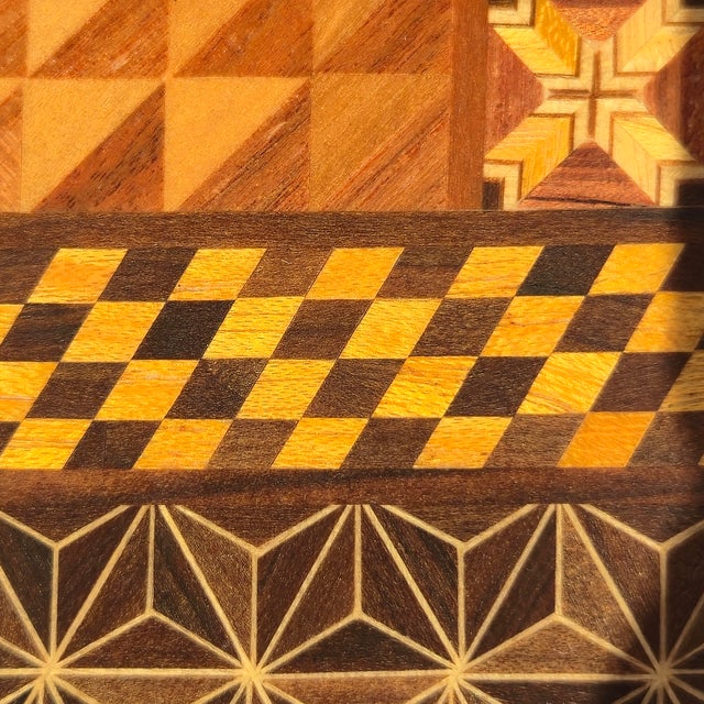 A beautifully crafted vintage decorative plate featuring traditional Yosegi Zaiku marquetry, the intricate Japanese...