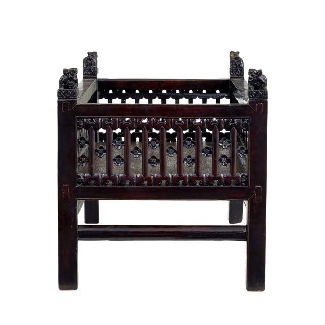 Late 19th Century 19th Century Chinese Lacquered Children's Bed, 1890 For Sale - Image 5 of 9