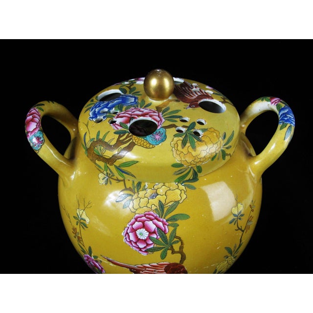 A very early example of the Spode Tumbledown Dick Scent Jar. Double-handled in a Chinoiserie design of the Yung Cheng...
