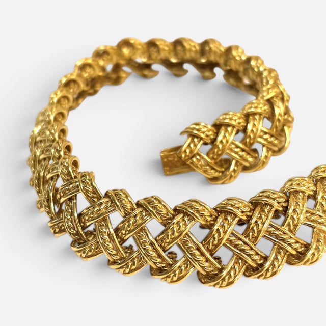 Boucheron Two-Piece Necklace and Bangle Set in 18 Karat Yellow Gold 165 Grams For Sale - Image 4 of 8