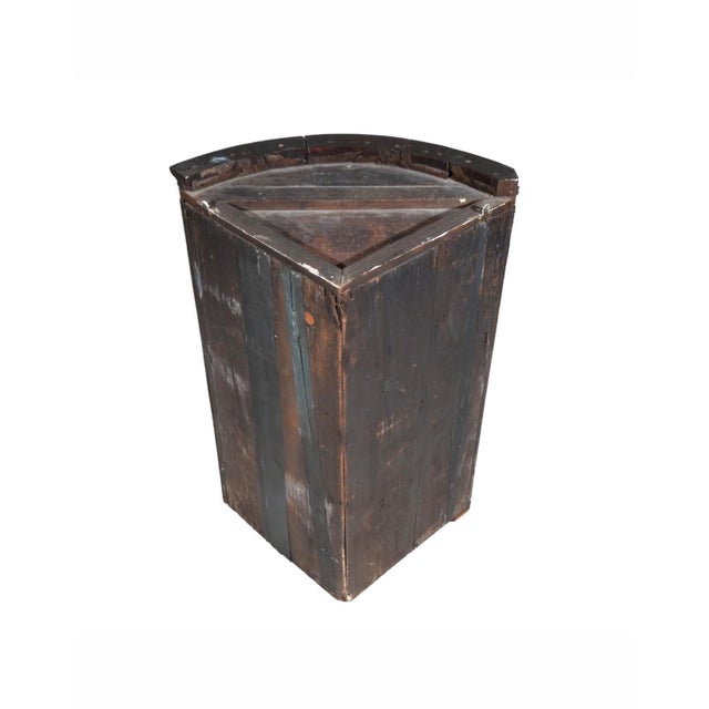 Early 19th Century English Mahogany Bowfront Corner Cupboard With Original Green-Painted Interior For Sale In New York - Image 6 of 10