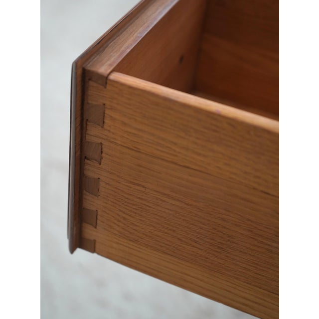 1970s Henkel Harris Queen Anne Cherry Vanity or Desk For Sale - Image 5 of 18