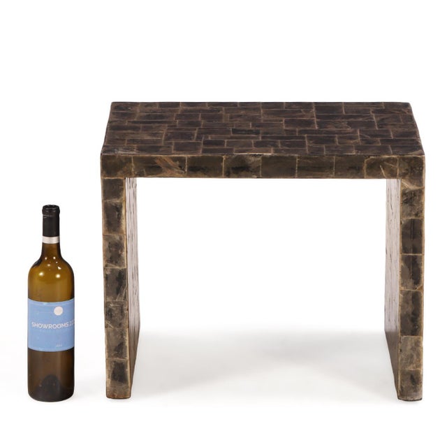 This elegant and simple table exhibits a beautiful marquetry surface of Mica with black, brown and bronze nuances. Its...