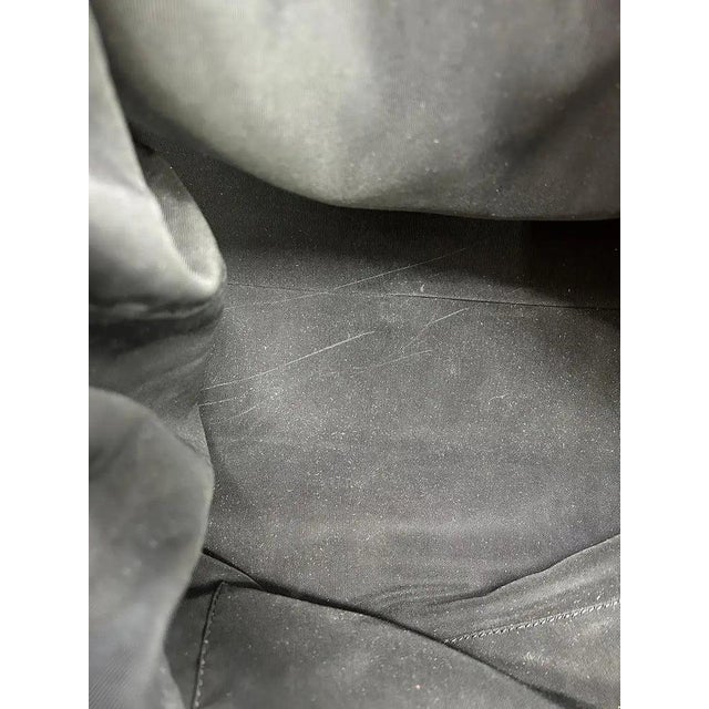 Contemporary Chanel Grey Metallic Leather Chain Me Shoulder Bag Tote For Sale - Image 3 of 11