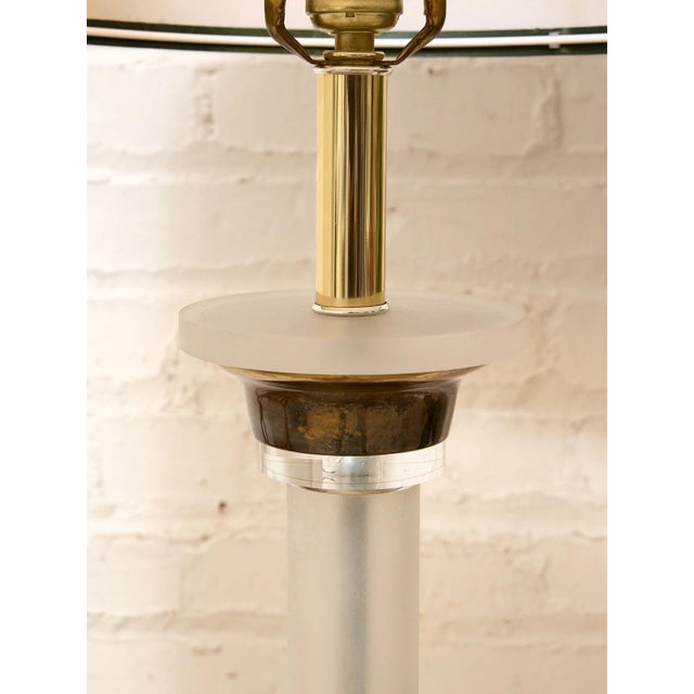 Vintage Hollywood Regency Lucite and Brass Floor Lamp With Built-in Table For Sale - Image 4 of 8