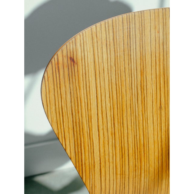 Tan Knoll Sprite Stacking Chairs by Ross Lovegrove — Two-Tone Wood & Red — Pair For Sale - Image 8 of 12