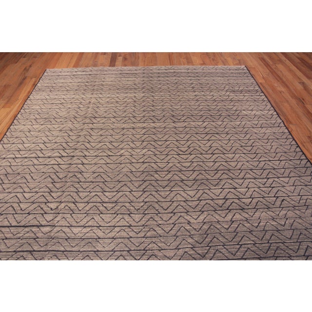 Nazmiyal Collection Geometric Modern Gray Rug For Sale In New York - Image 6 of 8