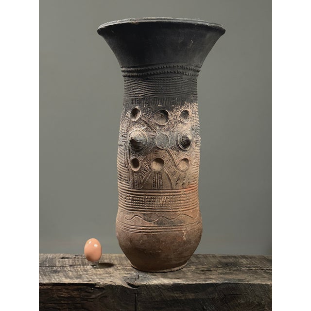 Early 20th Century Antique Monumental African Nupe Folk Art Terracotta Pot Holder For Sale - Image 5 of 11