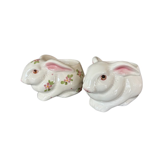 White Pair of Vintage Avon Bunny Ceramic Planters – Handcrafted Floral Medley Spring Rabbit Decor, Made in Brazil, 1980s Collectible Set For Sale - Image 8 of 12