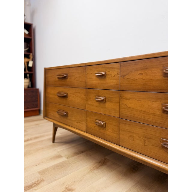 United Furniture Corporation Vintage United MCM Nine Drawer Lowboy Dresser Collectible Mid Century Walnut For Sale - Image 4 of 14
