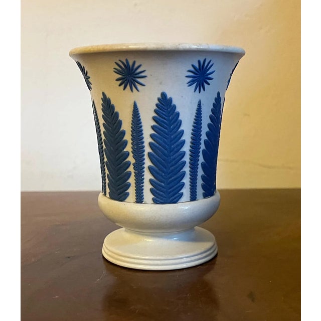 Early 19th Century Antique Early 19th Century Wedgwood Smear Glaze Jasperware Flower Frog or Pot Pourri Vase and Cover For Sale - Image 5 of 13