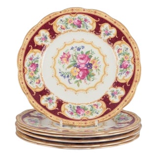 Royal Albert, England. Set of Six Lady Hamilton Plates with Floral Motifs., 1930s, Set of 6 For Sale