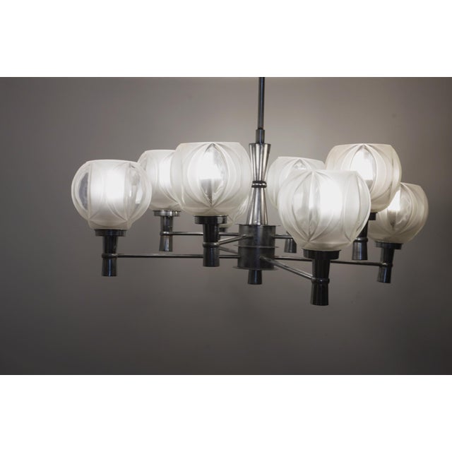 Mid-Century Space Age Sputnik 8-Light Chandelier in Chrome and Faceted Glass Globes, 1970s For Sale - Image 4 of 15
