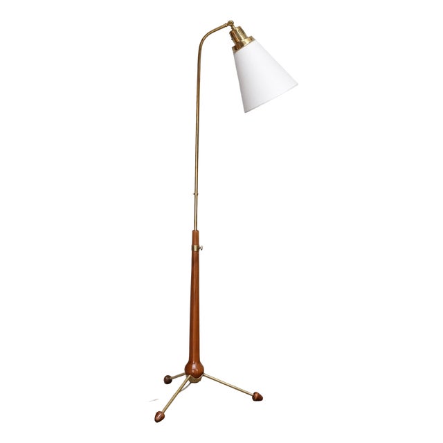 Brass and Elm Model 547 Floor Lamp by Hans Bergström for Ateljé Lyktan, Sweden, 1940s For Sale