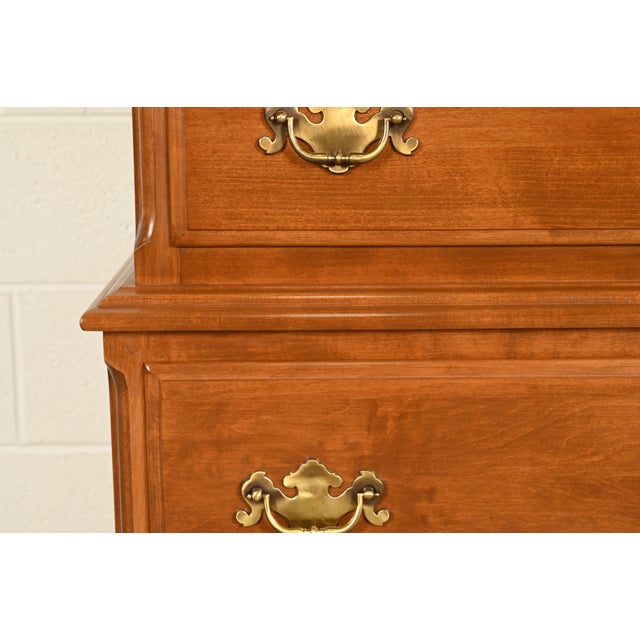 Ethan Allen Early American Solid Maple Chest-on-Chest Seven-Drawer Highboy Dresser For Sale - Image 12 of 17