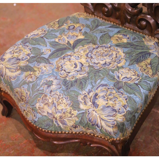 19th Century French Louis XV Walnut Prie-Dieu With Carved Cross and Upholstery For Sale - Image 4 of 11