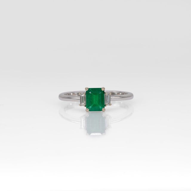 2020s Colombian Emerald Ring With Earth-Mined Diamond Accents: Solid 14k Gold, Size 6.75 For Sale - Image 5 of 10