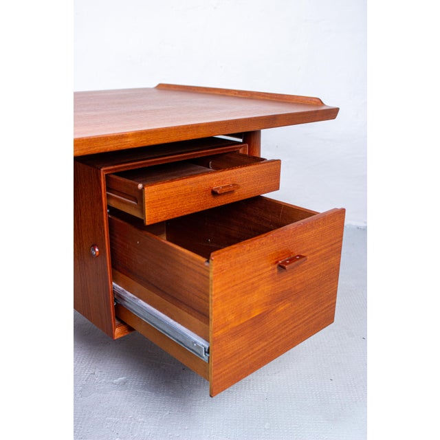 Mid-Century Danish Model 207 Desk in Teak by Arne Vodder for Sibast, 1960s For Sale - Image 11 of 18