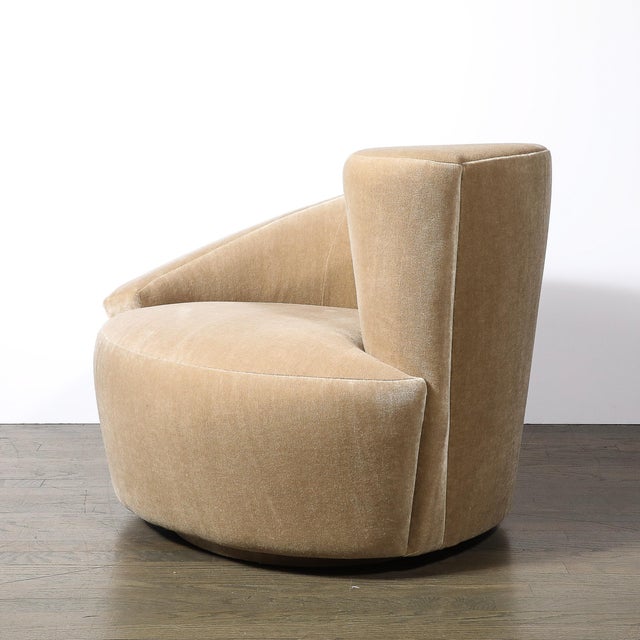Pair of Swiveling "Nautilus" Chairs by Vladimir Kagan in Luxe Camel Mohair For Sale In New York - Image 6 of 11