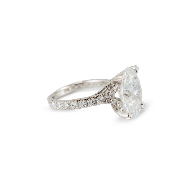 Modern 14k White Gold Igi CTW Oval Cut Lab Grown Diamond Accented Engagement Ring, Size 5.25 For Sale - Image 3 of 8