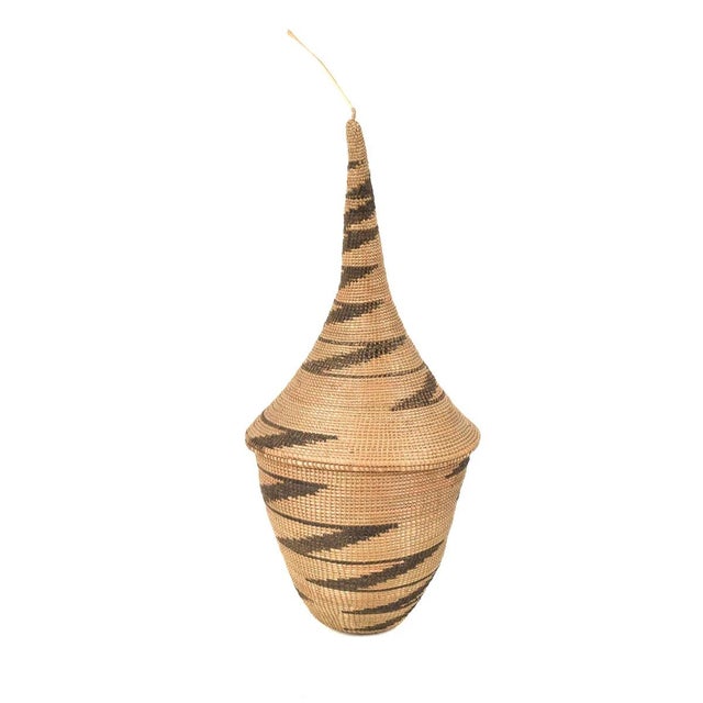 African Early 20th Century Tutsi Basket with Lid Rwanda For Sale - Image 3 of 6